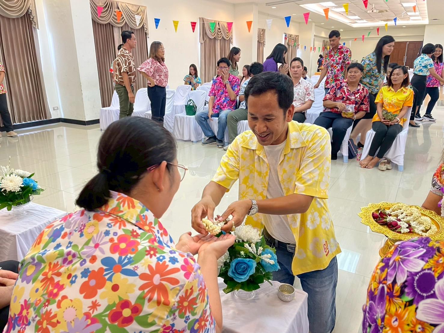 62. วันที่ 26 เมษายน 2568 สาขาการบริหารการศึกษา ได้จัดกิจกรรมรดน้ำดำหัวคณาจารย์ระดับบัณฑิตศึกษา ประจำสาขาการบริหารการศึกษา ณ ห้องประชุมครุร่มสัก 1 ชั้น 3 อาคารคณะครุศาสตร์